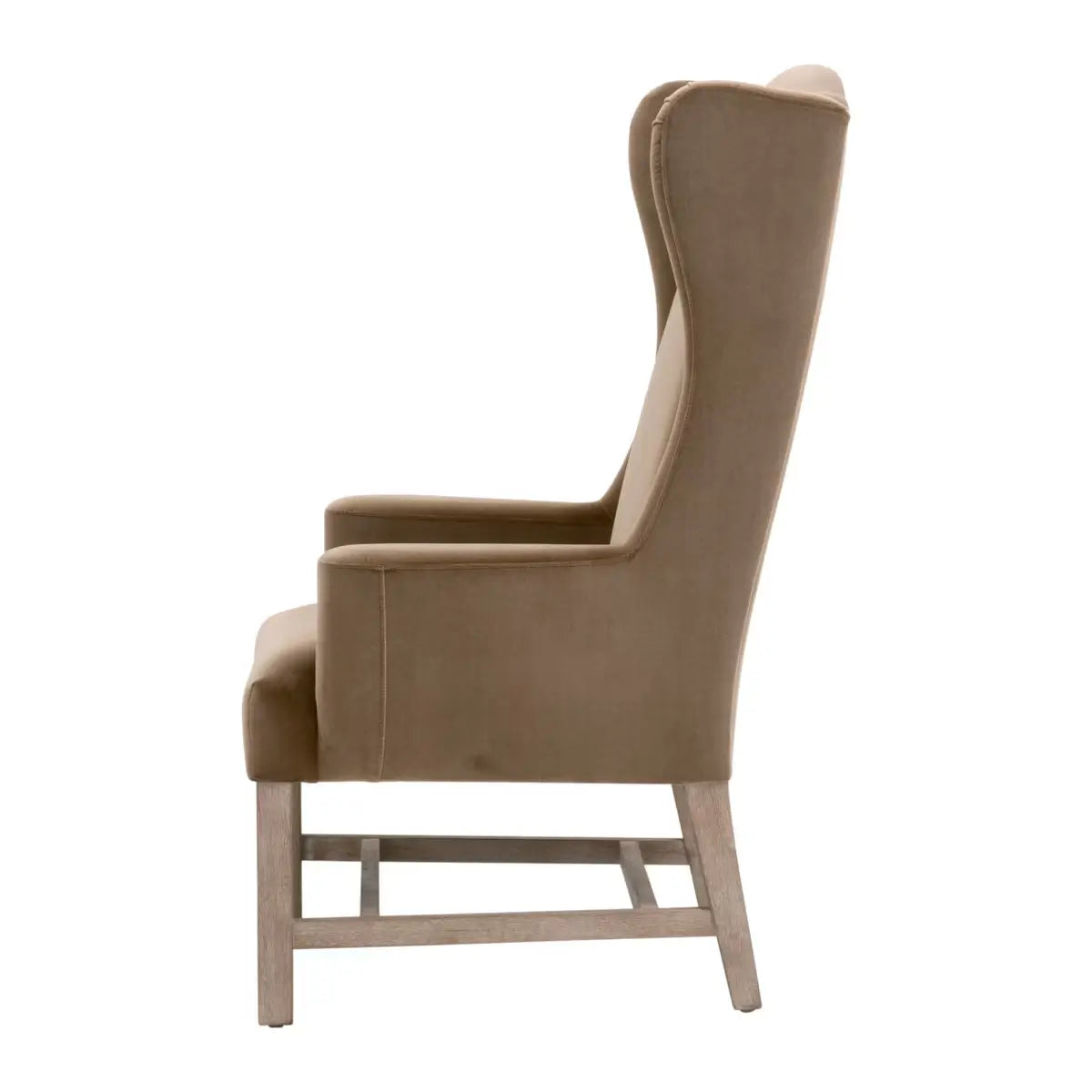 Poltrona - Con lo schienale alto, le curve eleganti e i braccioli di supporto, è la scelta ideale per creare un accogliente angolo lettura o aggiungere un tocco di