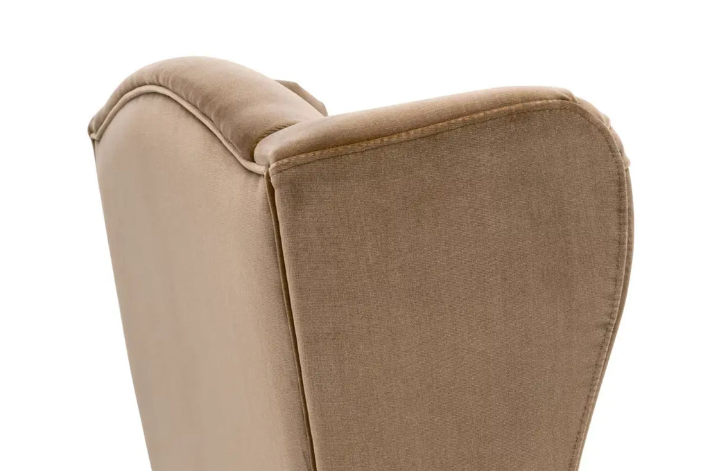 Poltrona - Con lo schienale alto, le curve eleganti e i braccioli di supporto, è la scelta ideale per creare un accogliente angolo lettura o aggiungere un tocco di