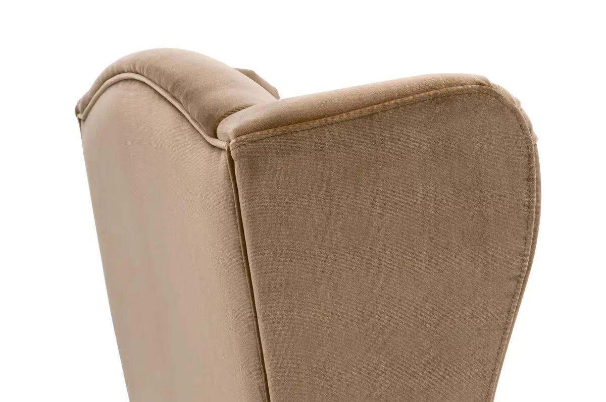 Poltrona - Con lo schienale alto, le curve eleganti e i braccioli di supporto, è la scelta ideale per creare un accogliente angolo lettura o aggiungere un tocco di