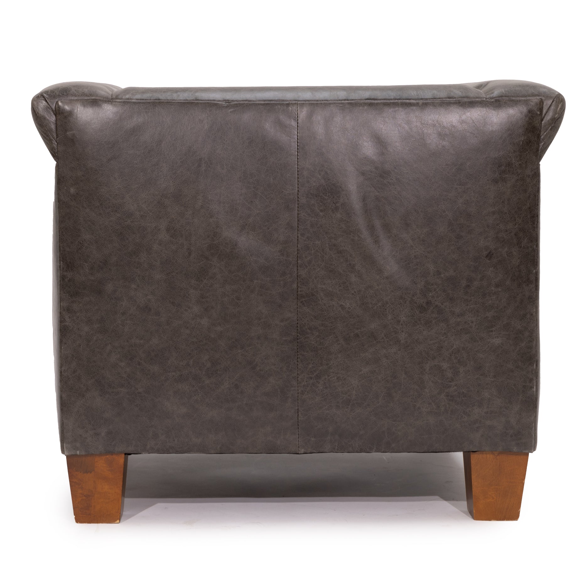 Poltrona - La silhouette pulita e sartoriale è completata da una profonda seduta imbottita e da robuste gambe in legno, creando un perfetto equilibrio tra stile e