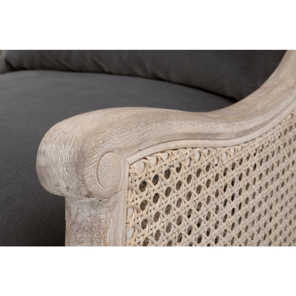 Poltrona Velvet Club - Questa bellissima, con una solida struttura in legno di betulla con rivestimento e dettagli in canna, è perfetta per dare a qualsiasi salotto un tocco unico ma