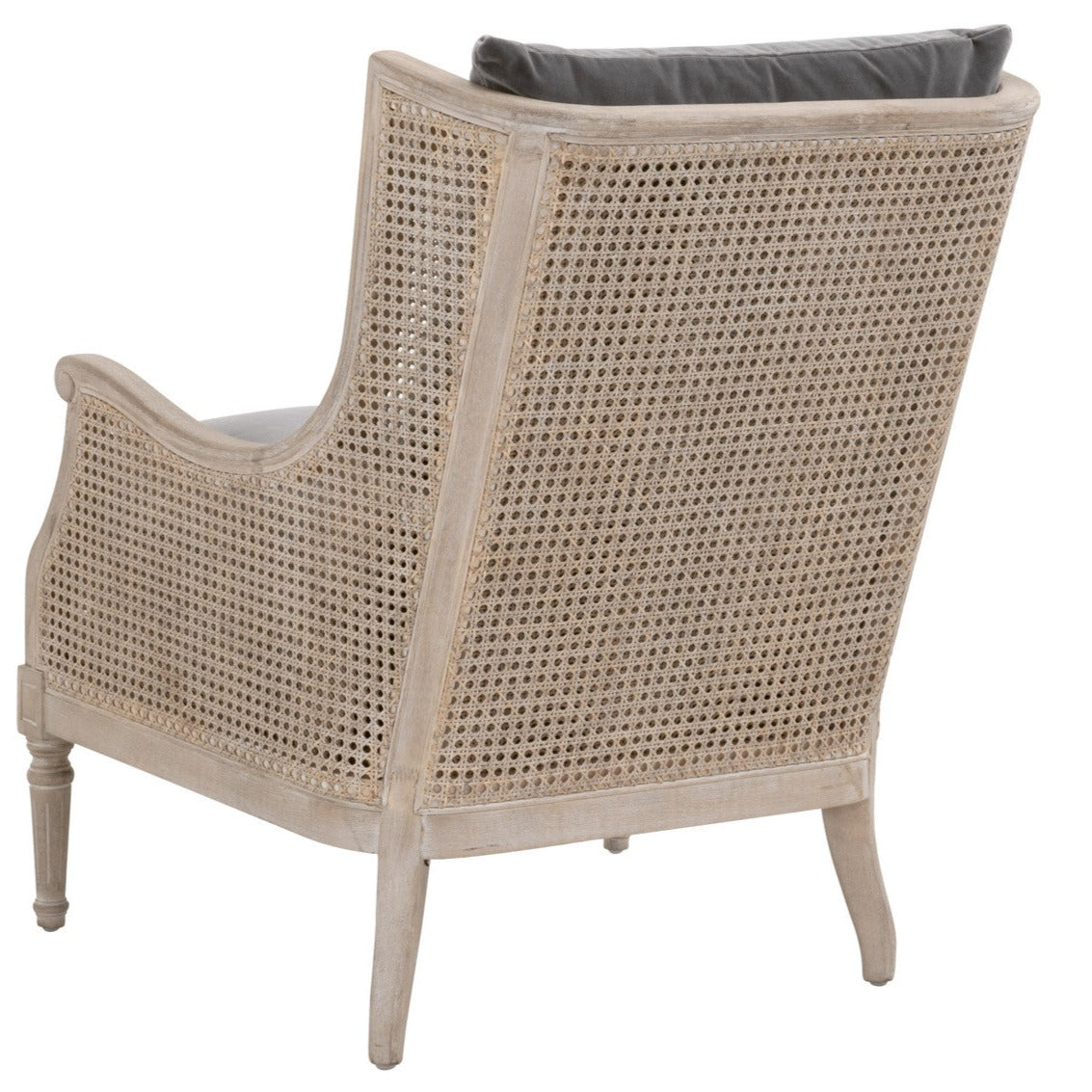 Poltrona Velvet Club - Questa bellissima, con una solida struttura in legno di betulla con rivestimento e dettagli in canna, è perfetta per dare a qualsiasi salotto un tocco unico ma