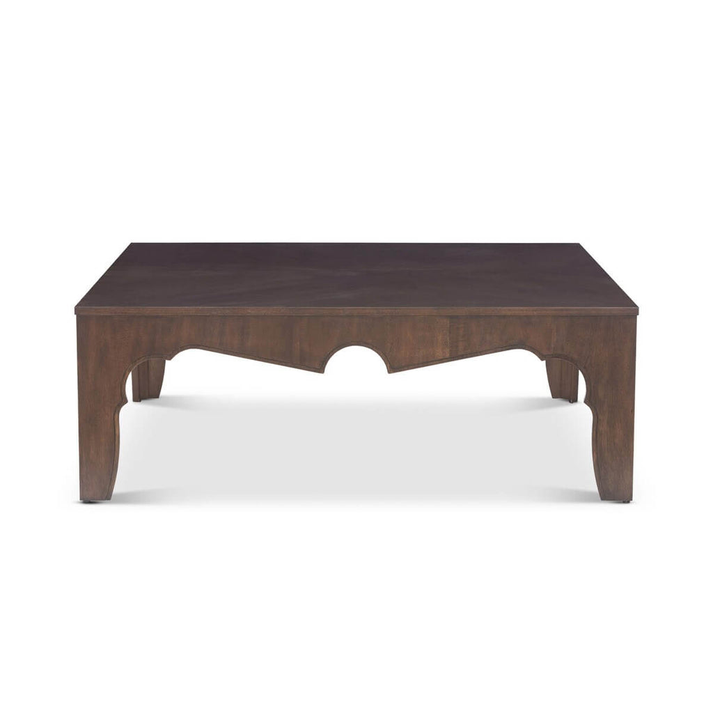 Tavolino da caffè – Dimensioni: 117 cm L x 117 cm P x 42 cm H Materiali: 95% MDF, 5% Acacia. Disponibile in tre finiture – Il tavolino combina la maestosa presenza delle Indie Occidentali britanniche