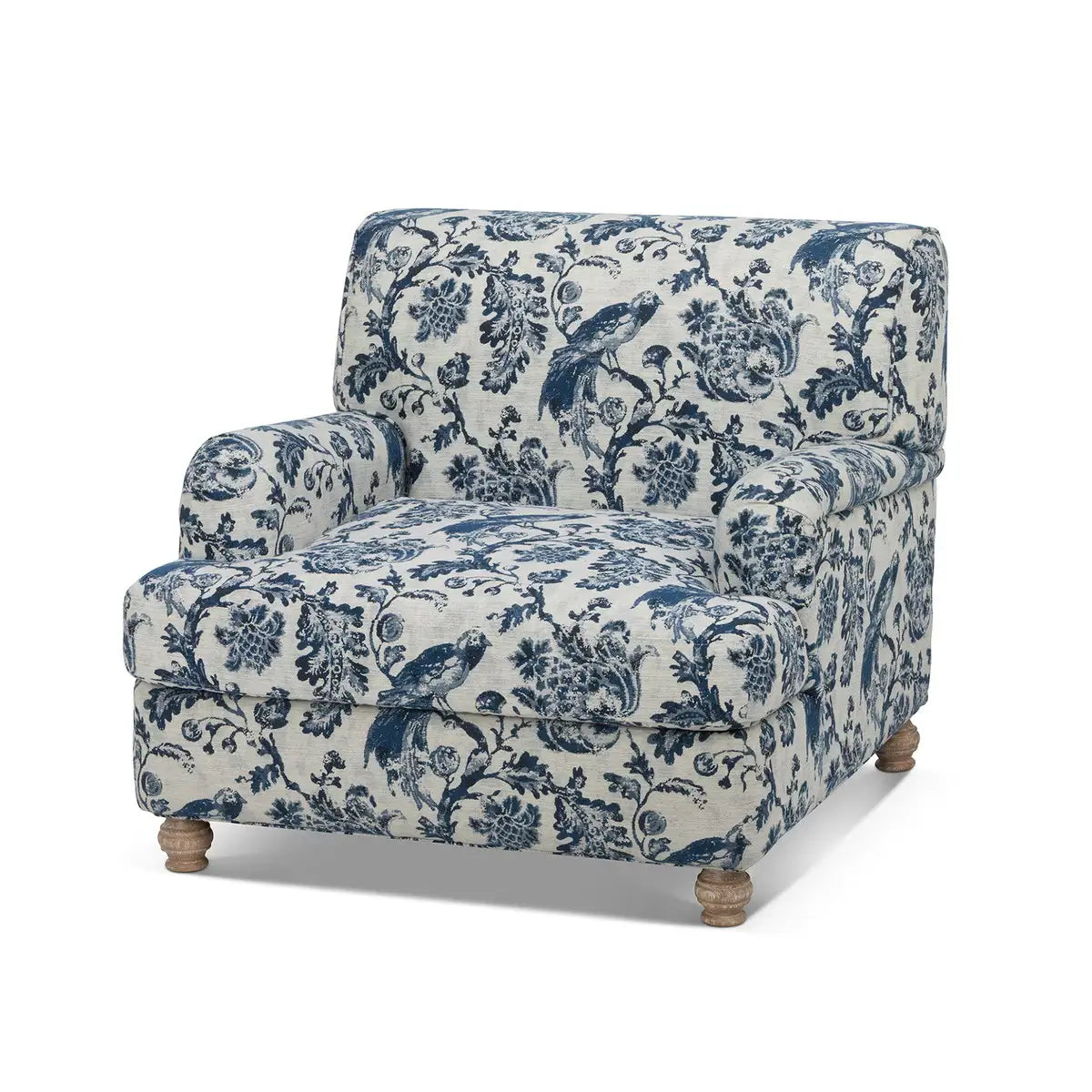 Poltroncina - Con la sua seduta soffice, i braccioli leggermente arrotolati e i piedini in legno tornito con finitura naturale, è perfetta per un angolo lettura accogliente. - Venduta