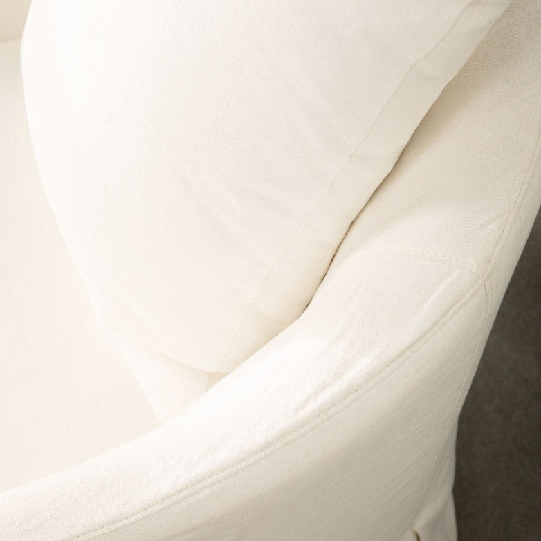 Sedia a pozzetto girevole in crêpe color crema con fodera - Questa bellissima sedia, dotata di una struttura in legno massiccio di rovere con una removibile, è perfetta per dare a qualsiasi salotto un tocco di eleganza informale.