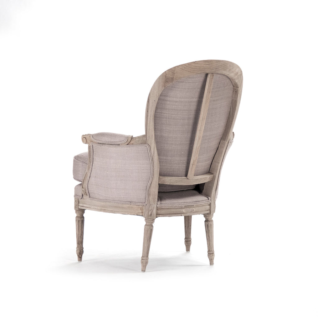 Poltrona Club - Questo elegante elemento d'arredo imbottito porta un fascino senza tempo d'ispirazione francese in qualsiasi spazio, con schienale elegantemente curvato e seduta imbottita in lino