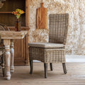 Sedia da pranzo in rattan - Le nostre, caratterizzate da una finitura grigia lavata con cuscini in tessuto neutro, sono sicure di aggiungere un tocco bello e confortevole a qualsiasi sp