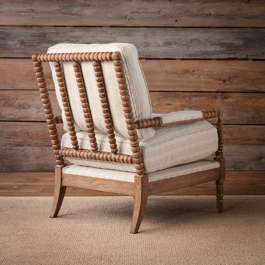 Poltrona di design - La nostra è una versione aggiornata della classica poltrona a girandola, caratterizzata da un tessuto colorato e strutturato che contrasta splendidamente con una finitura in legno più chiaro, t
