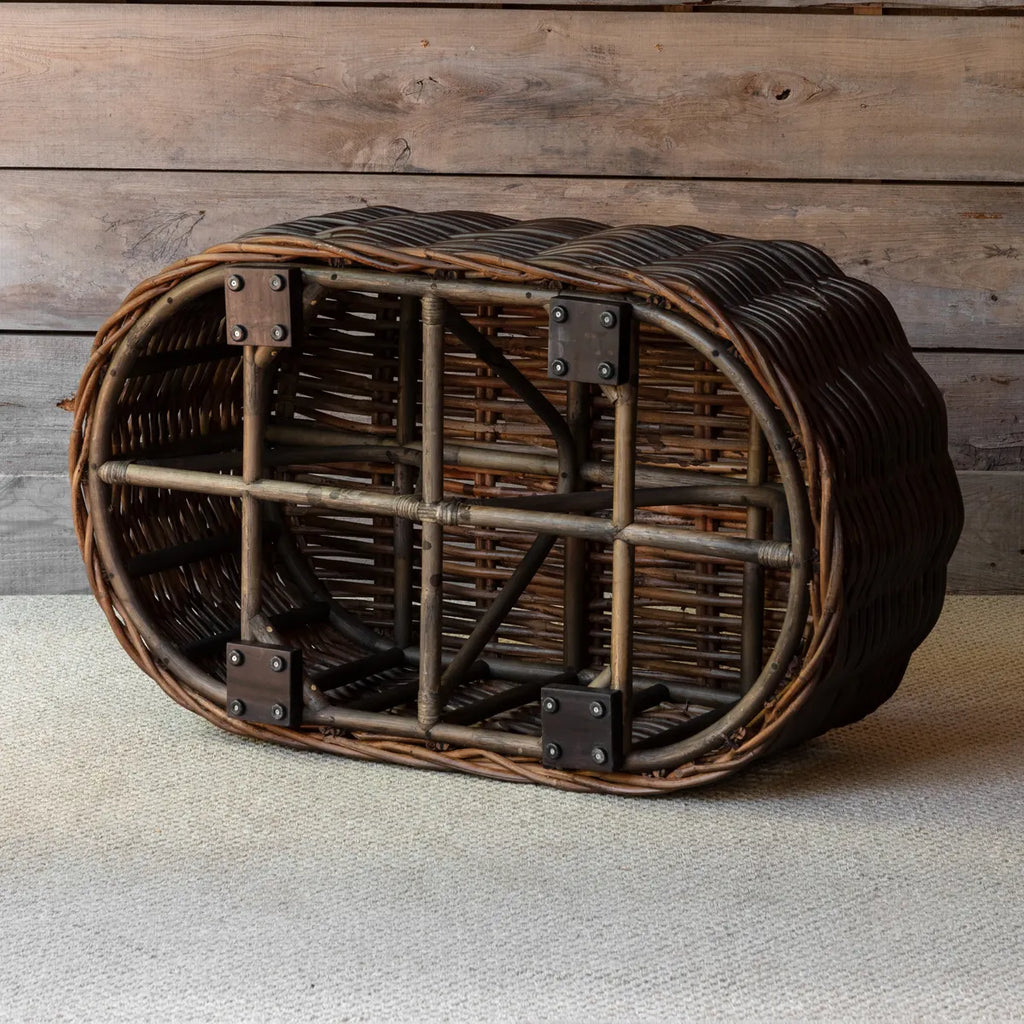 Tavolino da caffè in Rattan - Questo tavolino, con una finitura in legno invecchiato e un design ovale, è perfetto per aggiungere bellezza e carattere in stile rustico a qualsiasi salotto.