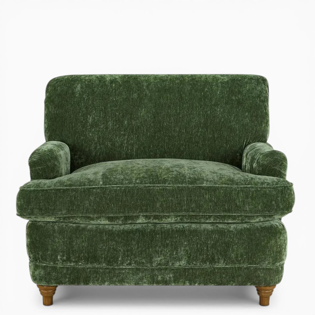 Poltrona in velluto inglese - Rivestita in un ricco verde, questa poltrona di grandi dimensioni offre un comfort rilassato con una silhouette invitante e senza tempo, con i suoi braccioli delicatamente arrotolati,