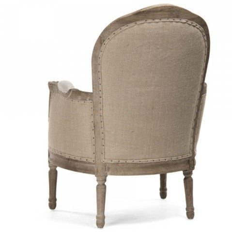 Poltrona Club - Il nostro modello presenta una silhouette a schienale alto in stile rustico, con rivestimento in lino naturale, struttura in rovere naturale e schienale in juta con dettagli borchiati.