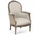 Poltrona Club - Il nostro modello presenta una silhouette a schienale alto in stile rustico, con rivestimento in lino naturale, struttura in rovere naturale e schienale in juta con dettagli borchiati.