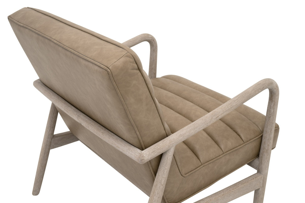 Poltrona Club - Misure 75,5 cm L x 81,3 cm P x 83,8 cm A Altezza seduta: 49,5 cm Larghezza seduta: 66 cm Profondità seduta: 48,3 cm Altezza braccioli: 66,7 cm Peso del prodotto: 3