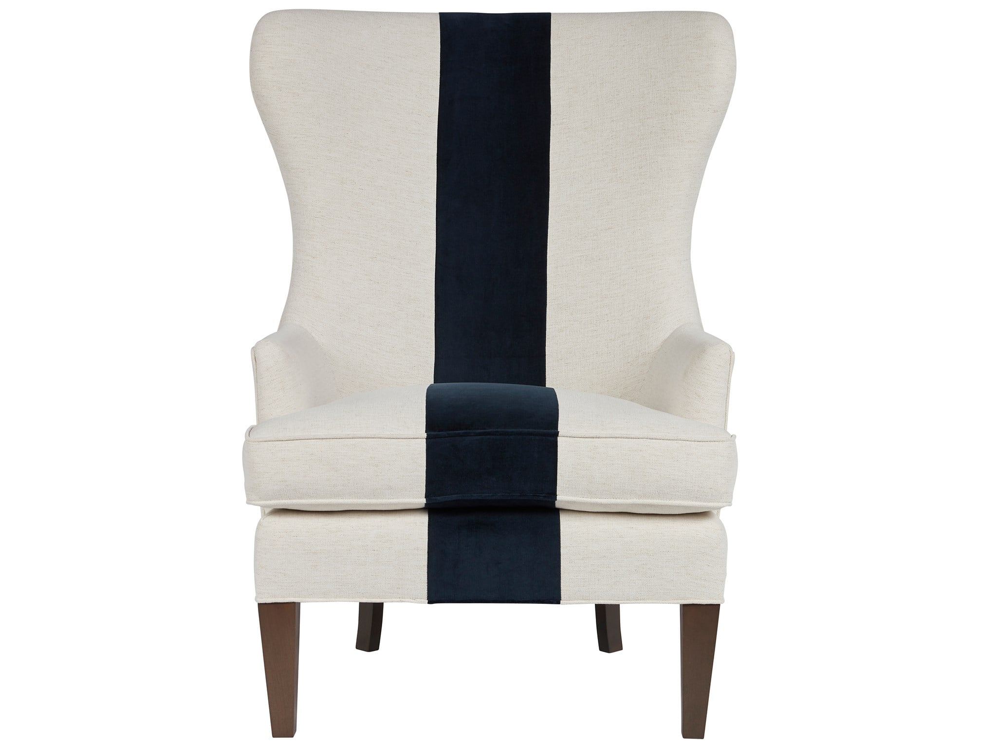 Poltrona "Wing Chair" - Venduta singolarmente Misure: 81 cm L x 89 cm P x 124 cm H Altezza della struttura: 124 cm Profondità della seduta: 61 cm Altezza della seduta: 61 cm Altezza del bracciolo: 66 cm Finitura: Brownstone Tessuto: Pe