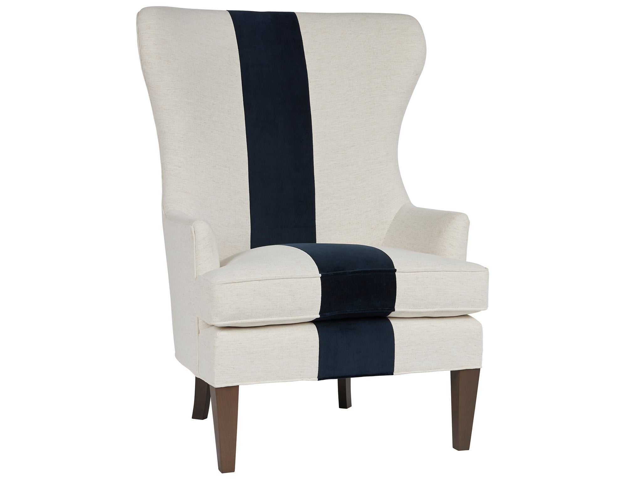 Poltrona "Wing Chair" - Venduta singolarmente Misure: 81 cm L x 89 cm P x 124 cm H Altezza della struttura: 124 cm Profondità della seduta: 61 cm Altezza della seduta: 61 cm Altezza del bracciolo: 66 cm Finitura: Brownstone Tessuto: Pe