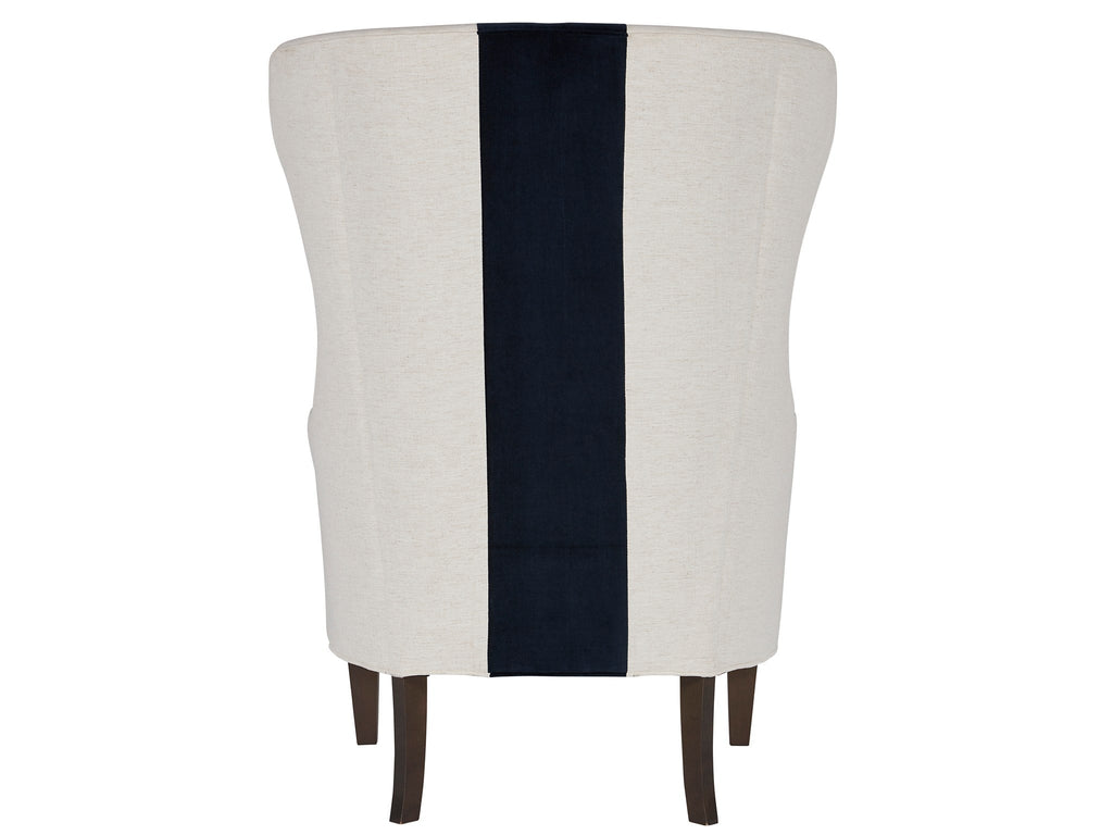 Poltrona "Wing Chair" - Venduta singolarmente Misure: 81 cm L x 89 cm P x 124 cm H Altezza della struttura: 124 cm Profondità della seduta: 61 cm Altezza della seduta: 61 cm Altezza del bracciolo: 66 cm Finitura: Brownstone Tessuto: Pe