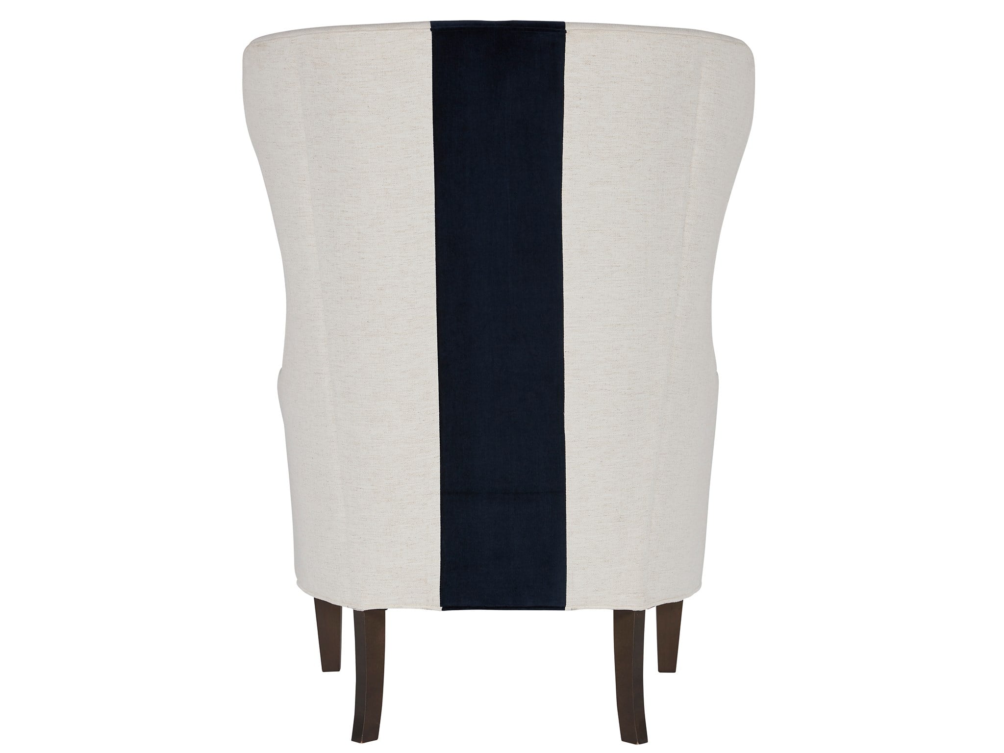 Poltrona "Wing Chair" - Venduta singolarmente Misure: 81 cm L x 89 cm P x 124 cm H Altezza della struttura: 124 cm Profondità della seduta: 61 cm Altezza della seduta: 61 cm Altezza del bracciolo: 66 cm Finitura: Brownstone Tessuto: Pe