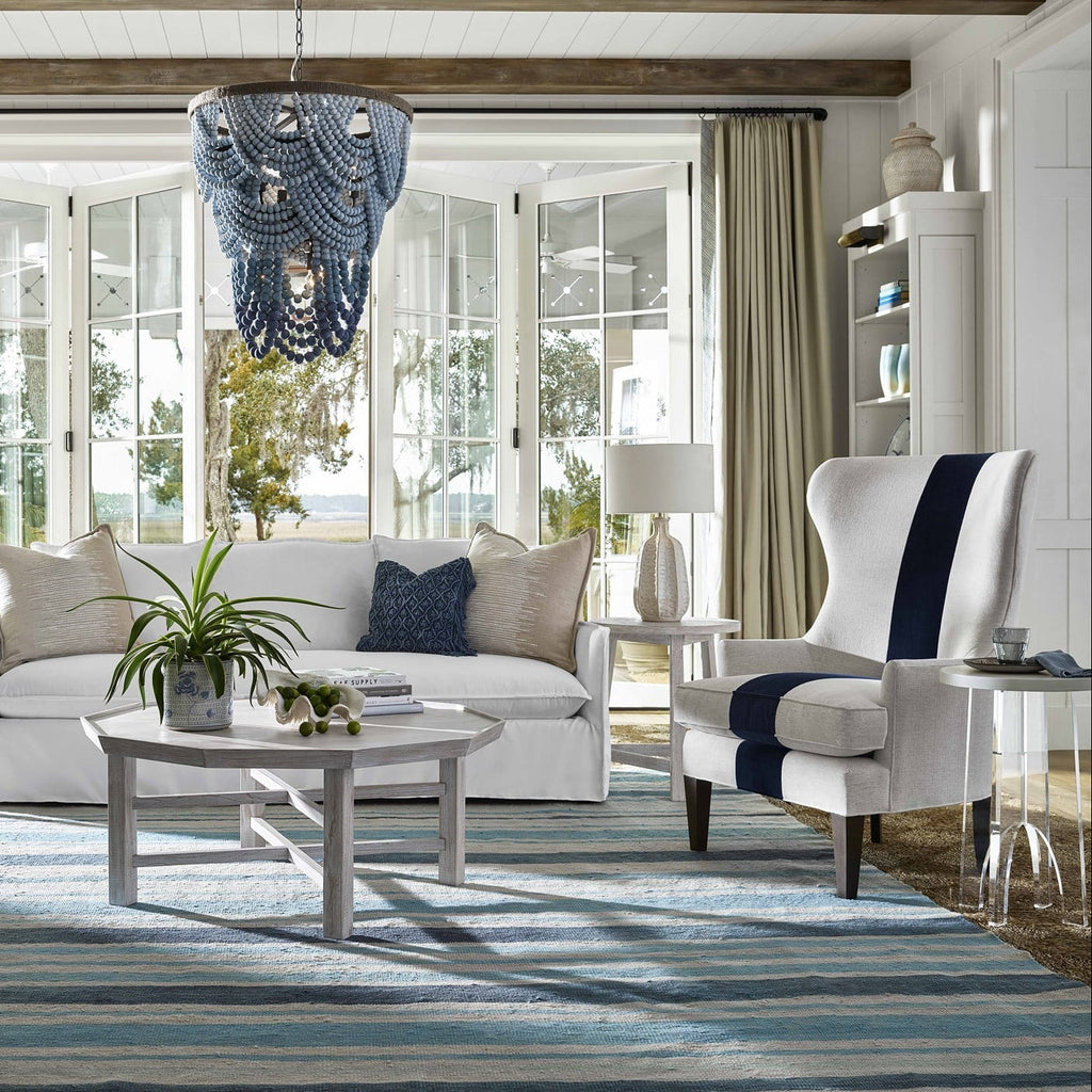 Poltrona "Wing Chair" - Venduta singolarmente Misure: 81 cm L x 89 cm P x 124 cm H Altezza della struttura: 124 cm Profondità della seduta: 61 cm Altezza della seduta: 61 cm Altezza del bracciolo: 66 cm Finitura: Brownstone Tessuto: Pe