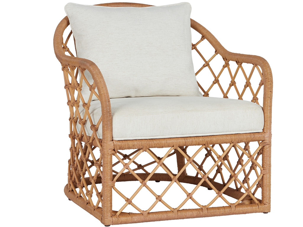 Poltrona di design - Misure 76 cm L x 81 cm P x 81 cm H Profondità seduta: 58 cm Altezza seduta: 42 cm Altezza braccioli: 61 cm Finitura: Rattan naturale Tessuto: Tessuto ad alte prestazioni (Cryp
