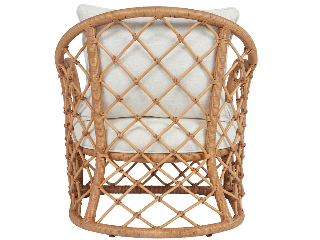 Poltrona di design - Misure 76 cm L x 81 cm P x 81 cm H Profondità seduta: 58 cm Altezza seduta: 42 cm Altezza braccioli: 61 cm Finitura: Rattan naturale Tessuto: Tessuto ad alte prestazioni (Cryp