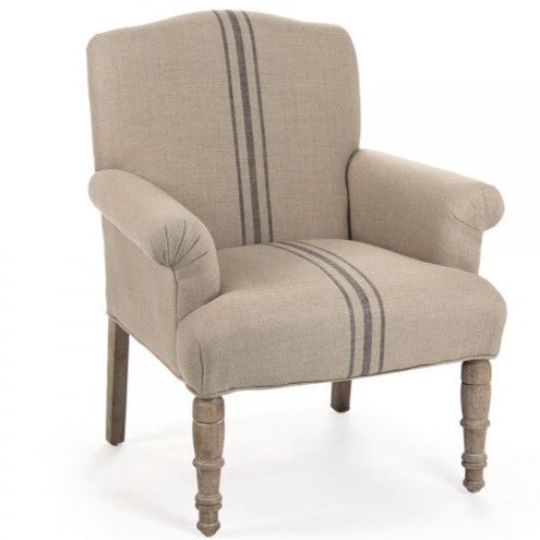 Poltrona Club - Dimensioni 66 cm L x 71 cm P x 96,5 cm H - Questa splendida poltrona presenta una struttura in legno di quercia grigio sbiancato con rivestimento in lino color cachi inglese e un centro sbiadito, i