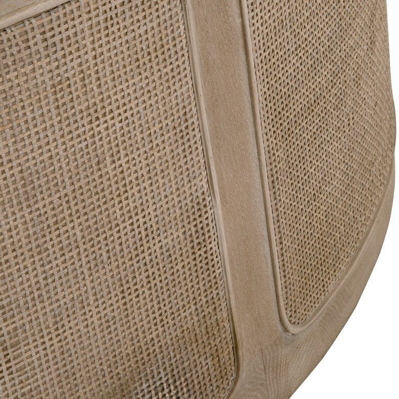 Tavolino da Salotto - Questo bellissimo tavolino rotondo grande, caratterizzato da legno di quercia massello con un piano impiallacciato in quercia e lati avvolti in una splendida intarsiatura con un bordo in legno, è perfetto