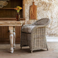 Sedia in Rattan - Aggiungi un tocco di eleganza alla tua casa con la nostra, sia all'interno che in un patio coperto, il suo design versatile e i colori neutri aggiungono sof